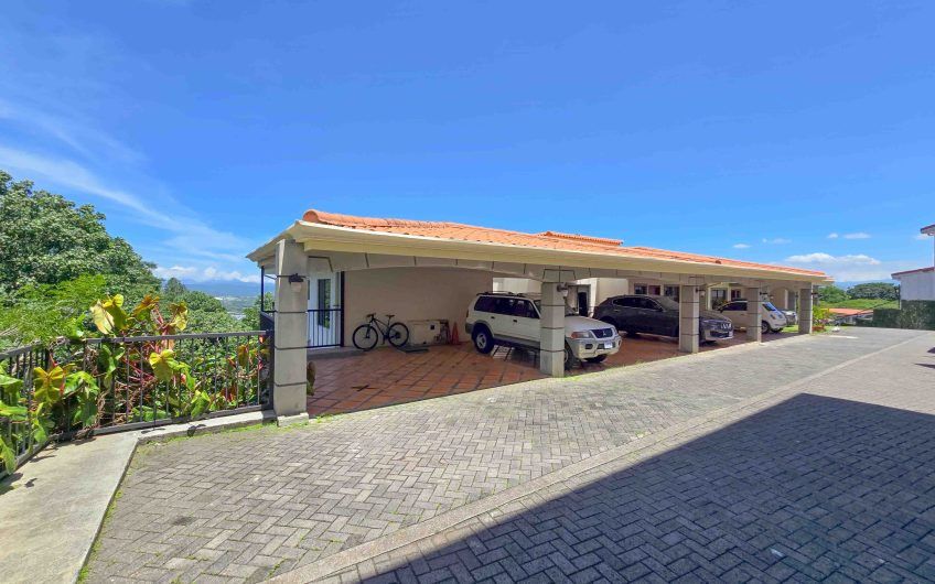 Condo de Un Nivel con vista de 3 habit. en Guachipelín Escazú