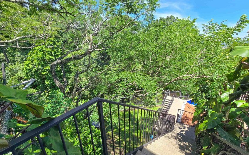 Condo de Un Nivel con vista de 3 habit. en Guachipelín Escazú