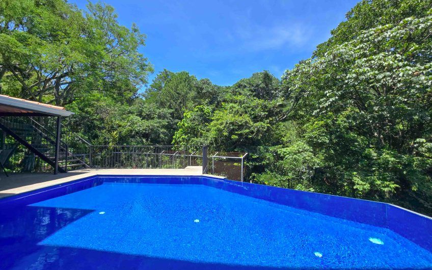 Condo de Un Nivel con vista de 3 habit. en Guachipelín Escazú