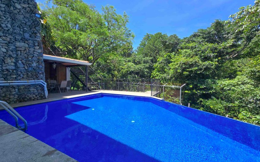 Condo de Un Nivel con vista de 3 habit. en Guachipelín Escazú