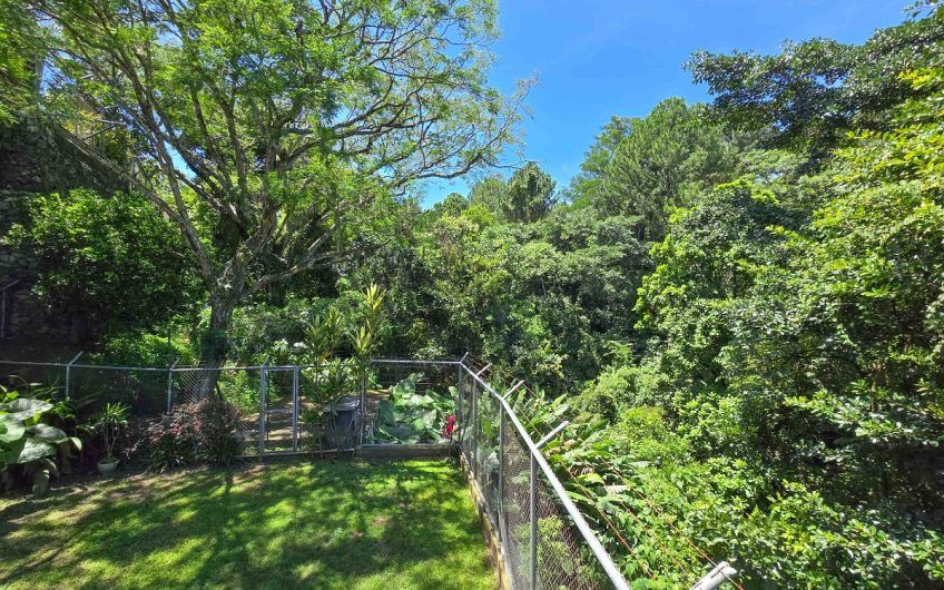 Condo de Un Nivel con vista de 3 habit. en Guachipelín Escazú