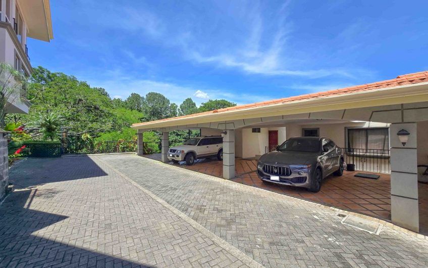 Condo de Un Nivel con vista de 3 habit. en Guachipelín Escazú