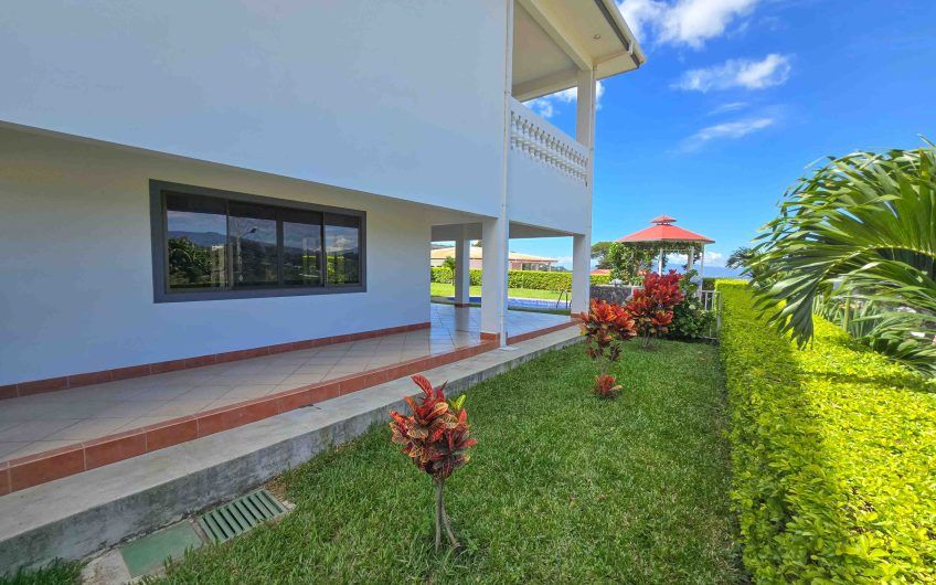 Casa de 600 m2 con piscina propia y vista en Alto Las Palomas Santa Ana