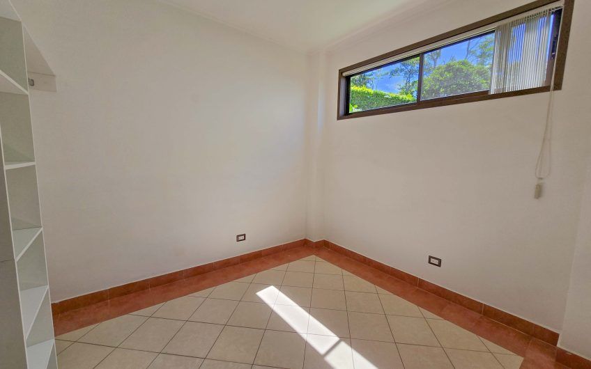 Casa de 600 m2 con piscina propia y vista en Alto Las Palomas Santa Ana