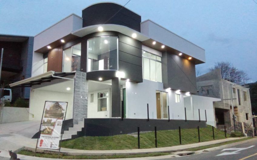 Condo moderno con jardín en Brasil de Mora Santa Ana