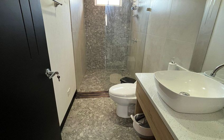 Condo moderno con jardín en Brasil de Mora Santa Ana