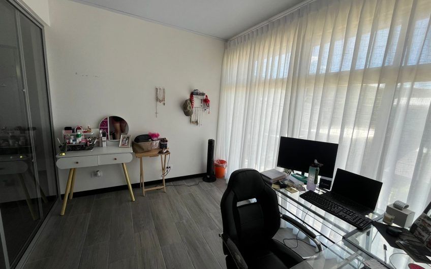 Condo moderno con jardín en Brasil de Mora Santa Ana