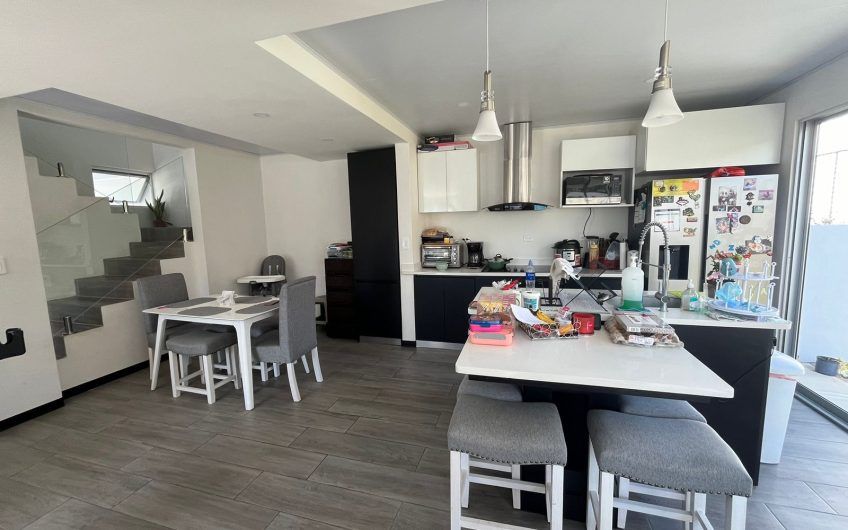 Condo moderno con jardín en Brasil de Mora Santa Ana