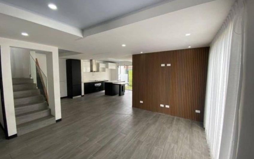 Condo moderno con jardín en Brasil de Mora Santa Ana