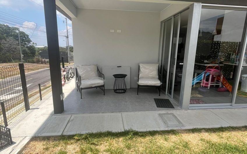 Condo moderno con jardín en Brasil de Mora Santa Ana