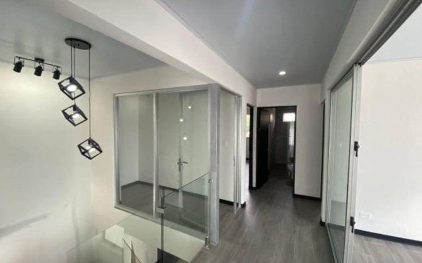 Condo moderno con jardín en Brasil de Mora Santa Ana