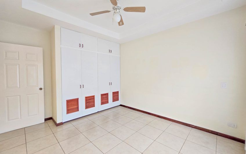 Valle del Sol Lindora Santa Ana! Casa de un nivel con 700 m2 de lote