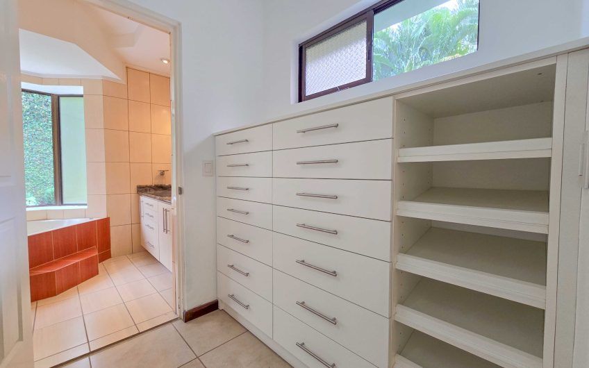 Valle del Sol Lindora Santa Ana! Casa de un nivel con 700 m2 de lote