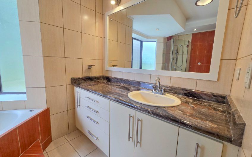 Valle del Sol Lindora Santa Ana! Casa de un nivel con 700 m2 de lote