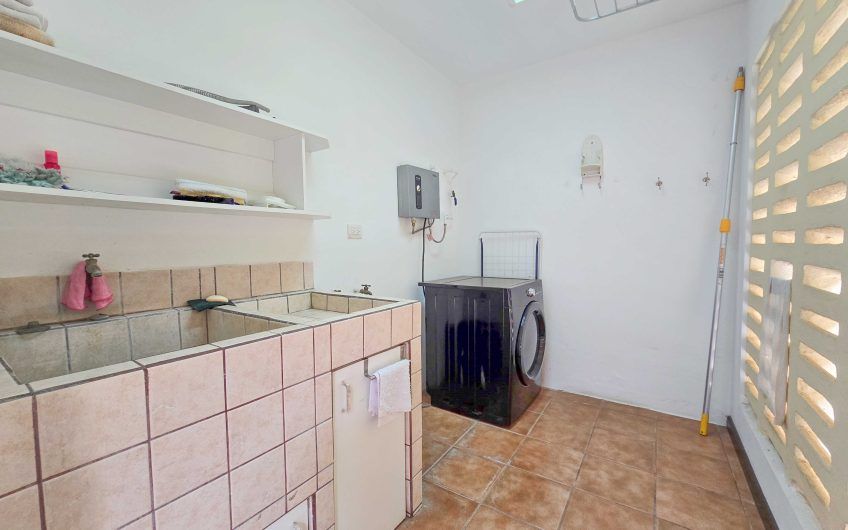 Valle del Sol Lindora Santa Ana! Casa de un nivel con 700 m2 de lote