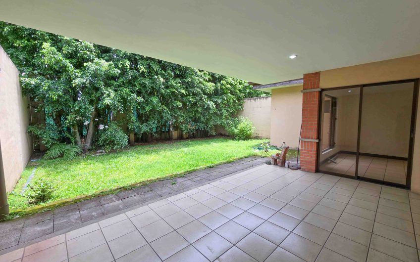 Condo de 451 m2 de 5 habit. en Trejos Montealegre x Avenida Escazú