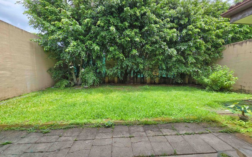 Condo de 451 m2 de 5 habit. en Trejos Montealegre x Avenida Escazú