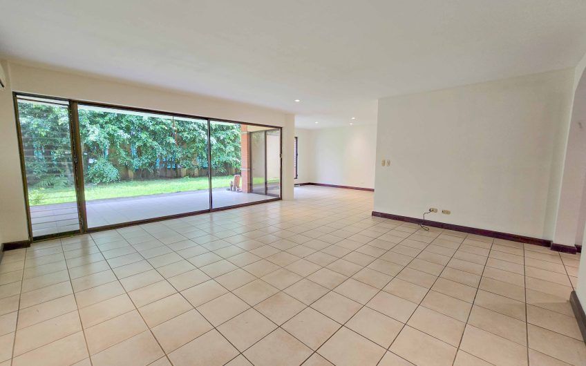 Condo de 451 m2 de 5 habit. en Trejos Montealegre x Avenida Escazú