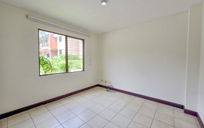 Condo de 451 m2 de 5 habit. en Trejos Montealegre x Avenida Escazú