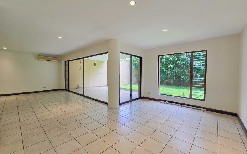 Condo de 451 m2 de 5 habit. en Trejos Montealegre x Avenida Escazú