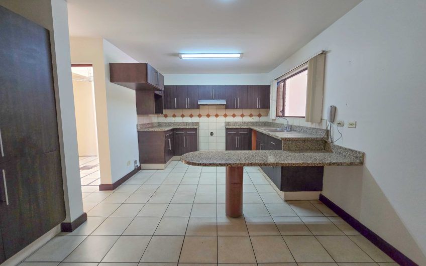 Condo de 451 m2 de 5 habit. en Trejos Montealegre x Avenida Escazú