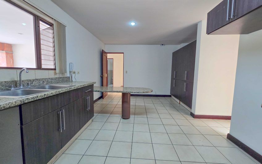 Condo de 451 m2 de 5 habit. en Trejos Montealegre x Avenida Escazú