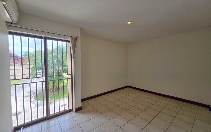 Condo de 451 m2 de 5 habit. en Trejos Montealegre x Avenida Escazú