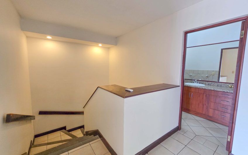 Condo de 451 m2 de 5 habit. en Trejos Montealegre x Avenida Escazú