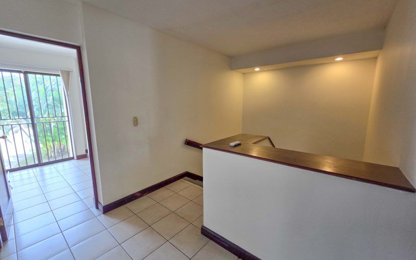 Condo de 451 m2 de 5 habit. en Trejos Montealegre x Avenida Escazú