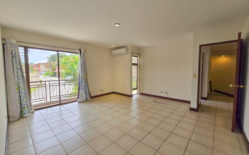 Condo de 451 m2 de 5 habit. en Trejos Montealegre x Avenida Escazú