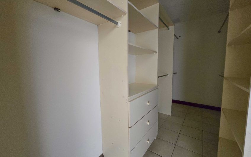 Condo de 451 m2 de 5 habit. en Trejos Montealegre x Avenida Escazú