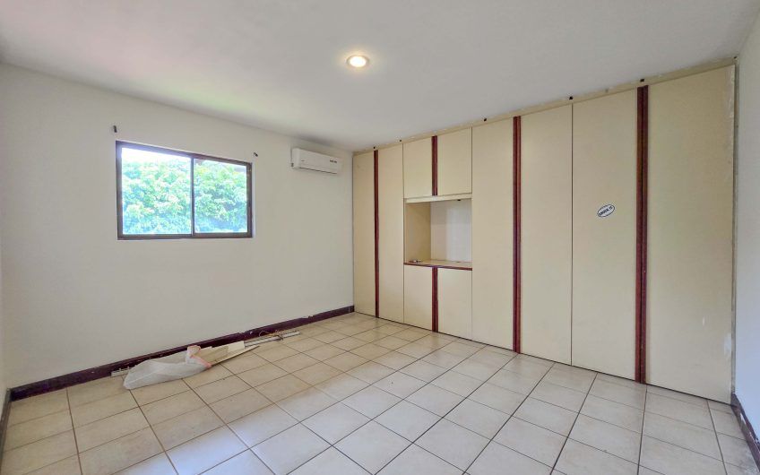 Condo de 451 m2 de 5 habit. en Trejos Montealegre x Avenida Escazú