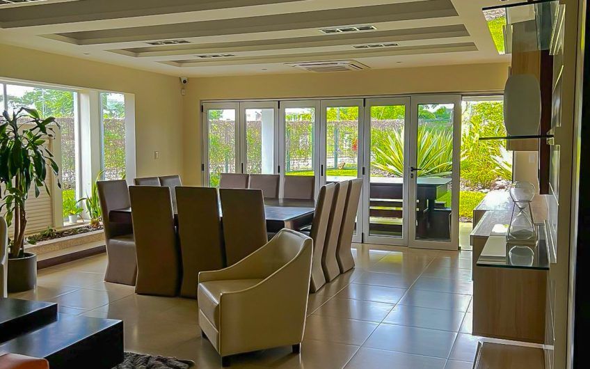 Hacienda Espinal San Rafael Alajuela! Casa de 430 m2 de 5 habit. con jardín