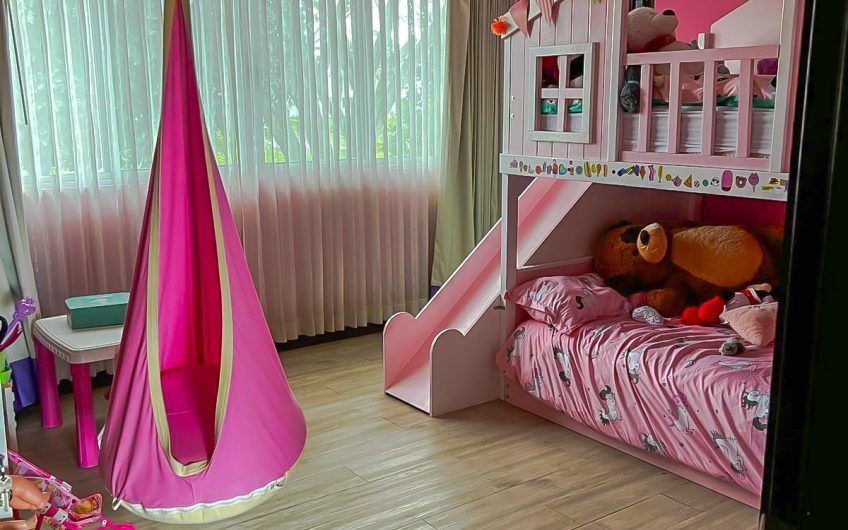 Hacienda Espinal San Rafael Alajuela! Casa de 430 m2 de 5 habit. con jardín