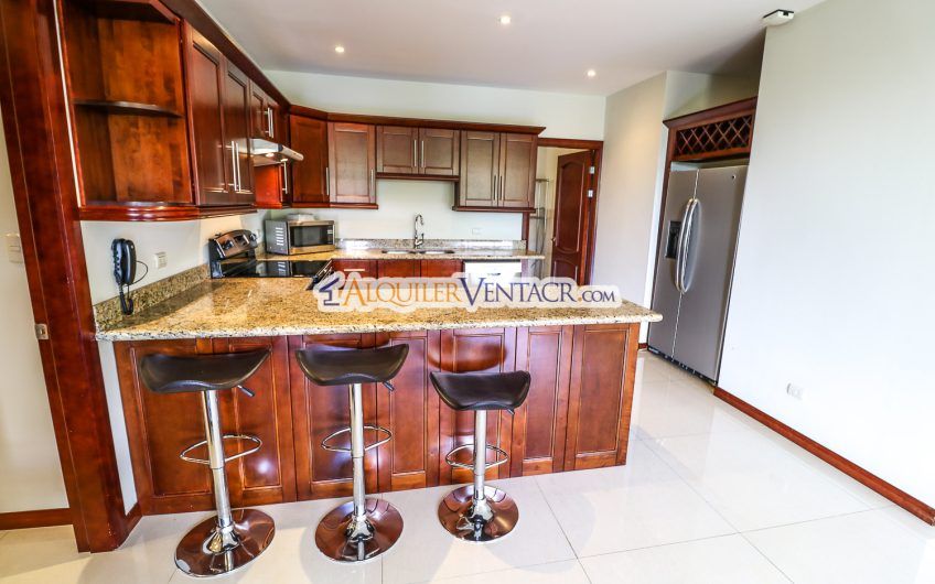 Lujoso apartamento con vista y terraza en San Rafael Escazú