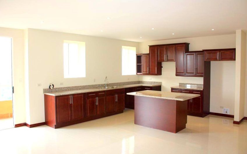 Apartamento con vista y línea blanca en San Rafael Escazú