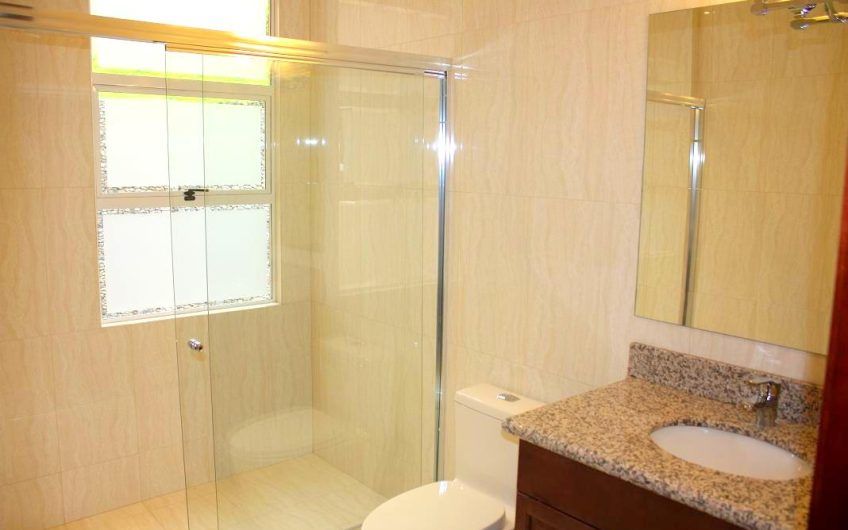 Apartamento con vista y línea blanca en San Rafael Escazú