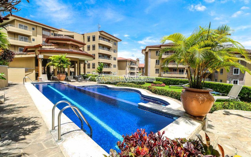 Apartamento con vista y línea blanca en San Rafael Escazú