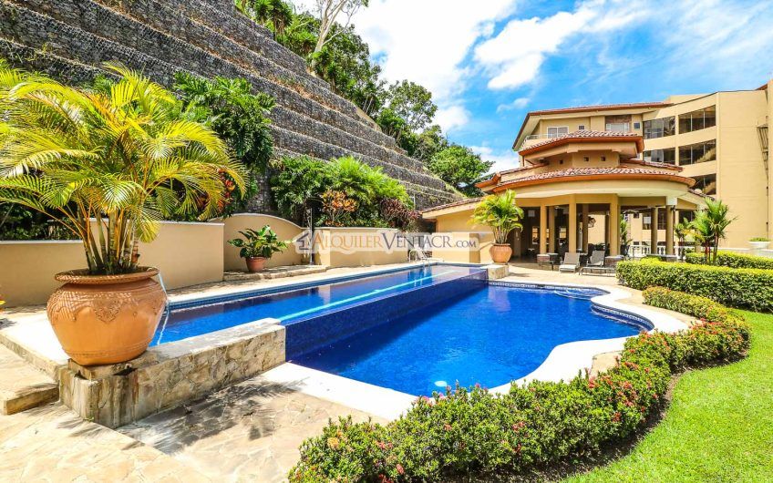 Lujoso apartamento con vista y terraza en San Rafael Escazú