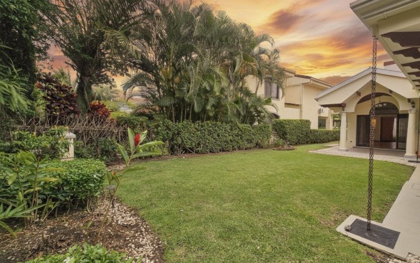 Valle del Sol Lindora Santa Ana! Casa de un nivel con 700 m2 de lote