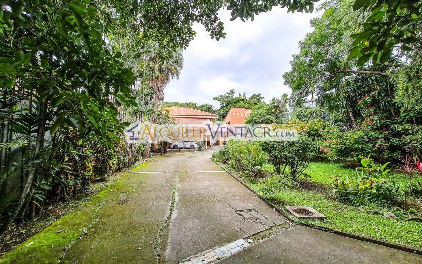 Oportunidad! Propiedad de 1.400 m2 con 2 casas en San Rafael Escazú x Country Club