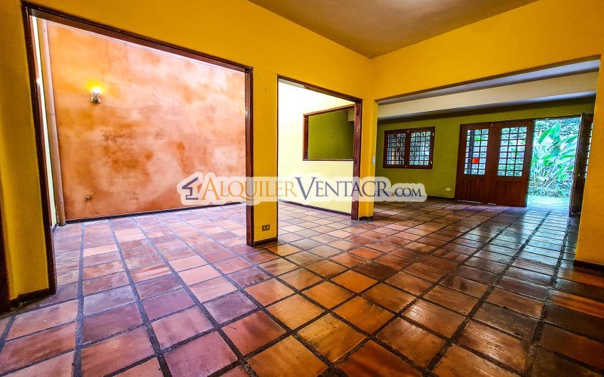 Oportunidad! Propiedad de 1.400 m2 con 2 casas en San Rafael Escazú x Country Club