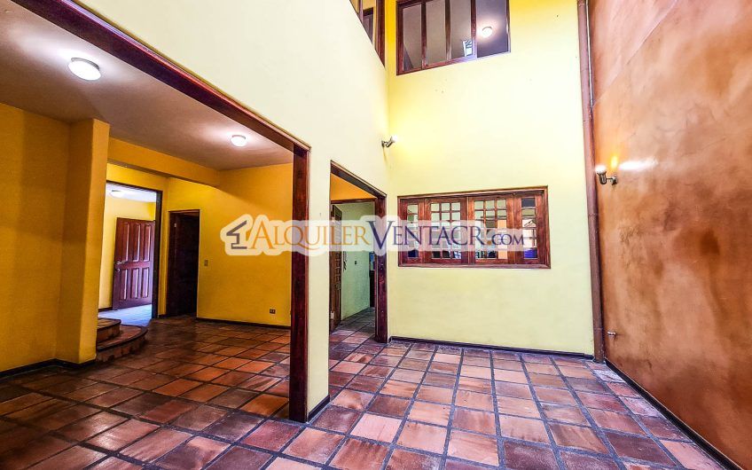 Oportunidad! Propiedad de 1.400 m2 con 2 casas en San Rafael Escazú x Country Club