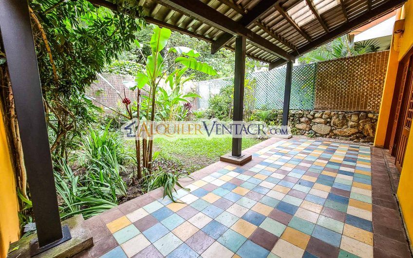 Oportunidad! Propiedad de 1.400 m2 con 2 casas en San Rafael Escazú x Country Club