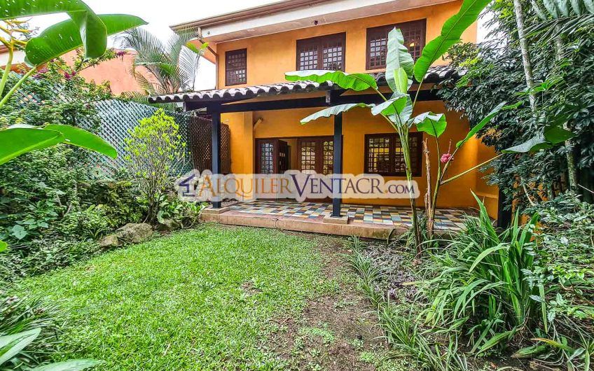 Oportunidad! Propiedad de 1.400 m2 con 2 casas en San Rafael Escazú x Country Club