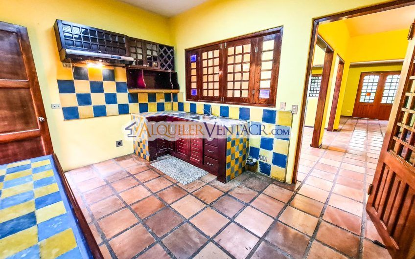 Oportunidad! Propiedad de 1.400 m2 con 2 casas en San Rafael Escazú x Country Club