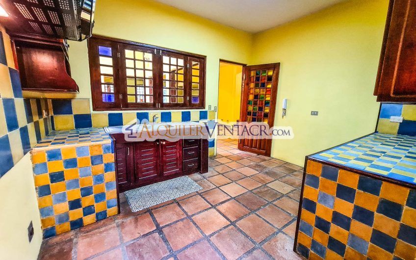 Oportunidad! Propiedad de 1.400 m2 con 2 casas en San Rafael Escazú x Country Club