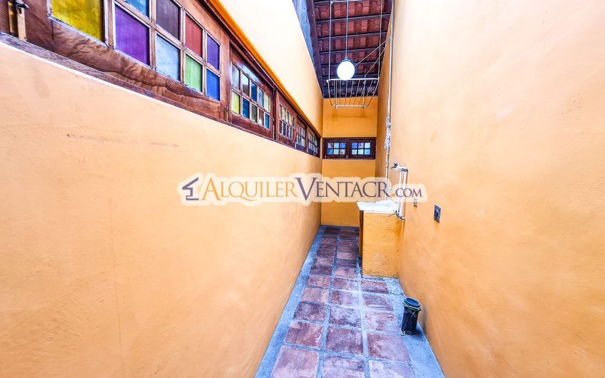 Oportunidad! Propiedad de 1.400 m2 con 2 casas en San Rafael Escazú x Country Club