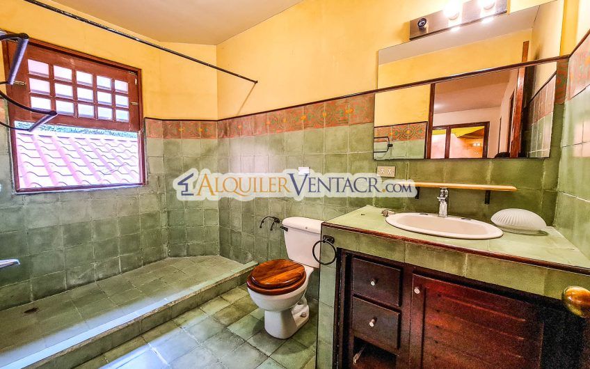 Oportunidad! Propiedad de 1.400 m2 con 2 casas en San Rafael Escazú x Country Club