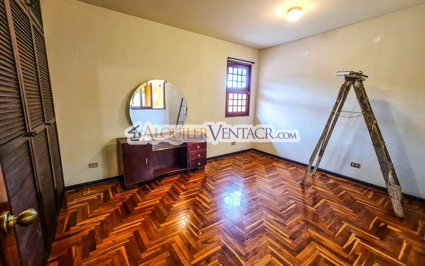 Oportunidad! Propiedad de 1.400 m2 con 2 casas en San Rafael Escazú x Country Club